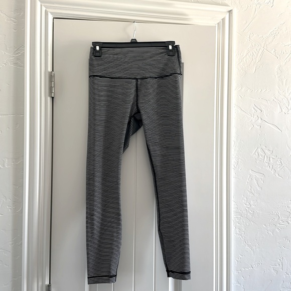 Lululemon Leggings Women’s Size 8 - Picture 1 of 4